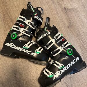 Nordica Women's Black and Green Winter Boots